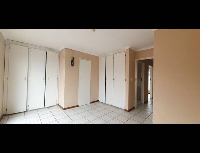 2 BEDROOM TOWNHOUSE FOR SALE IN WINCHESTER HILLS